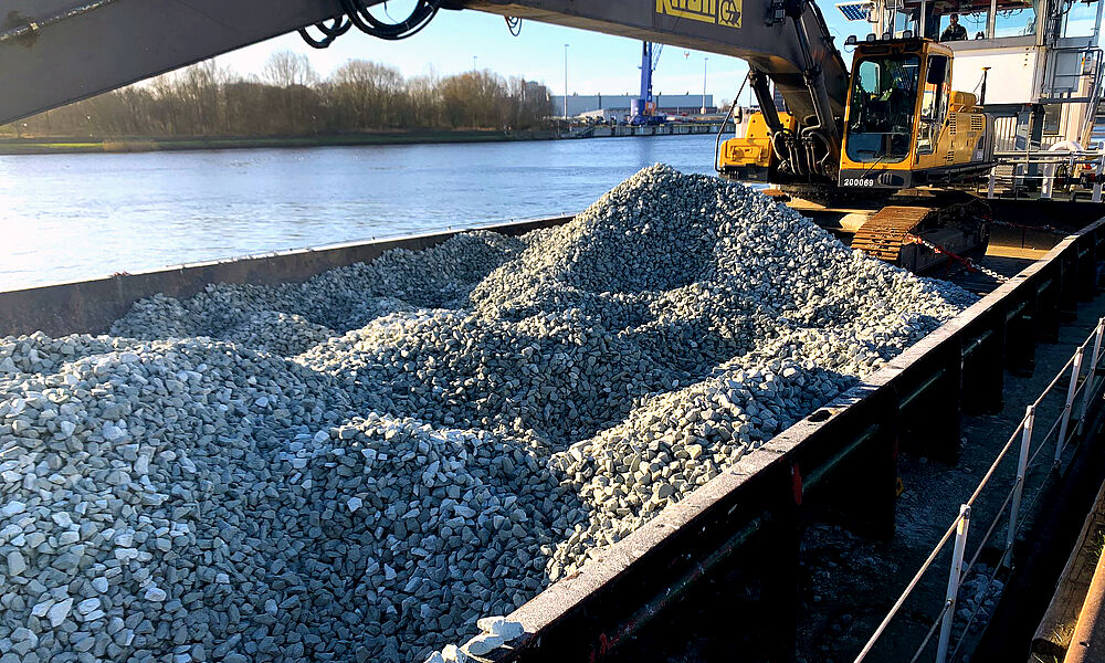 Overdepth backfilling of the north sea and Baltic Canal at Rendsburg Tunnel