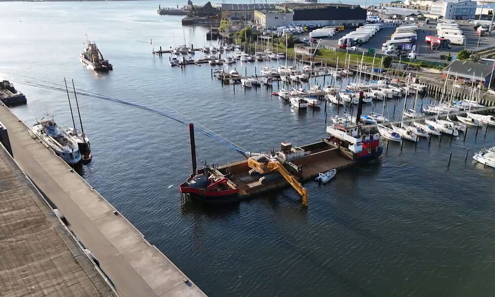 Laying empty conduits in Kiel harbor